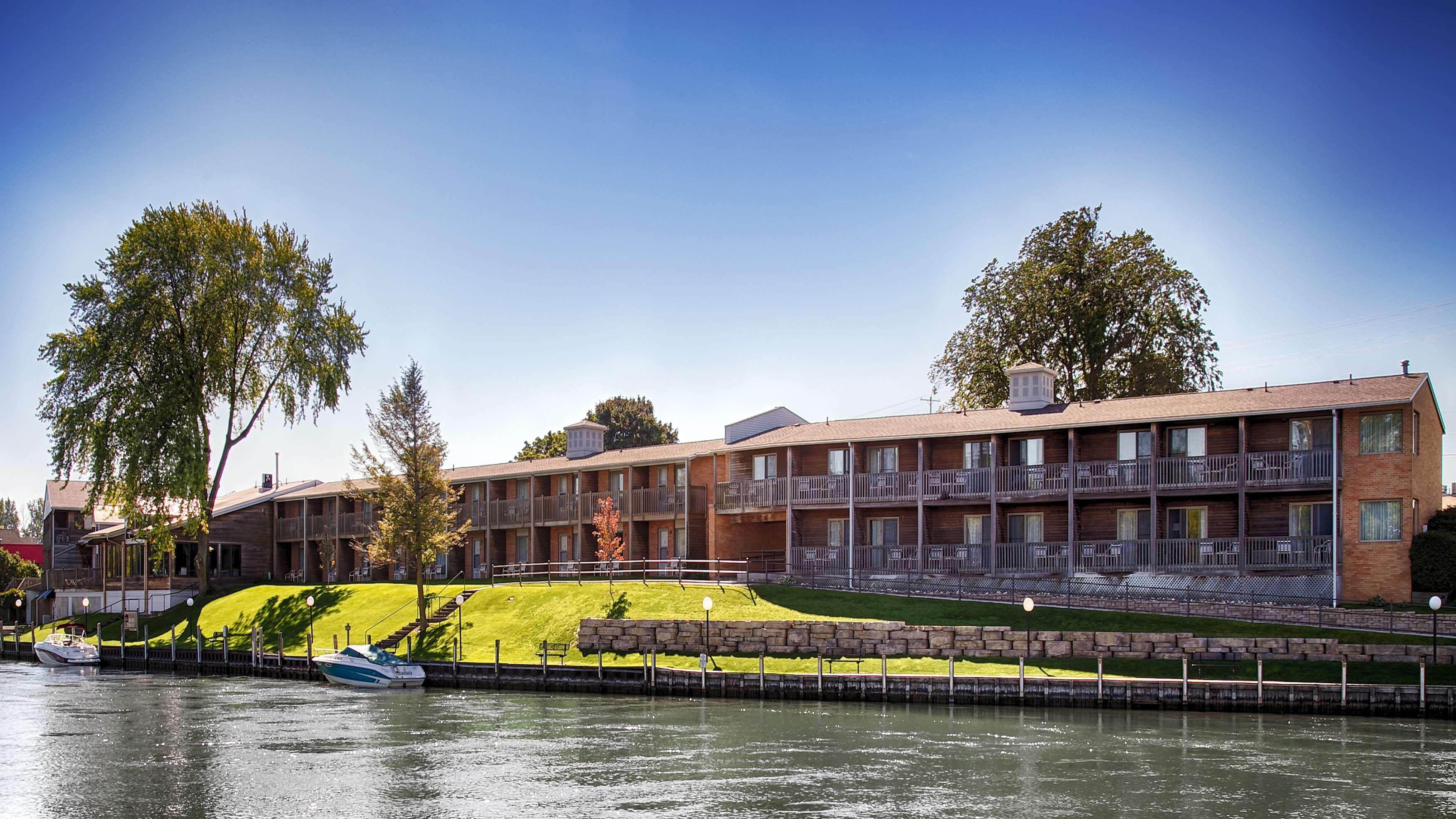 Best Western River Terrace Cheboygan Exteriör bild
