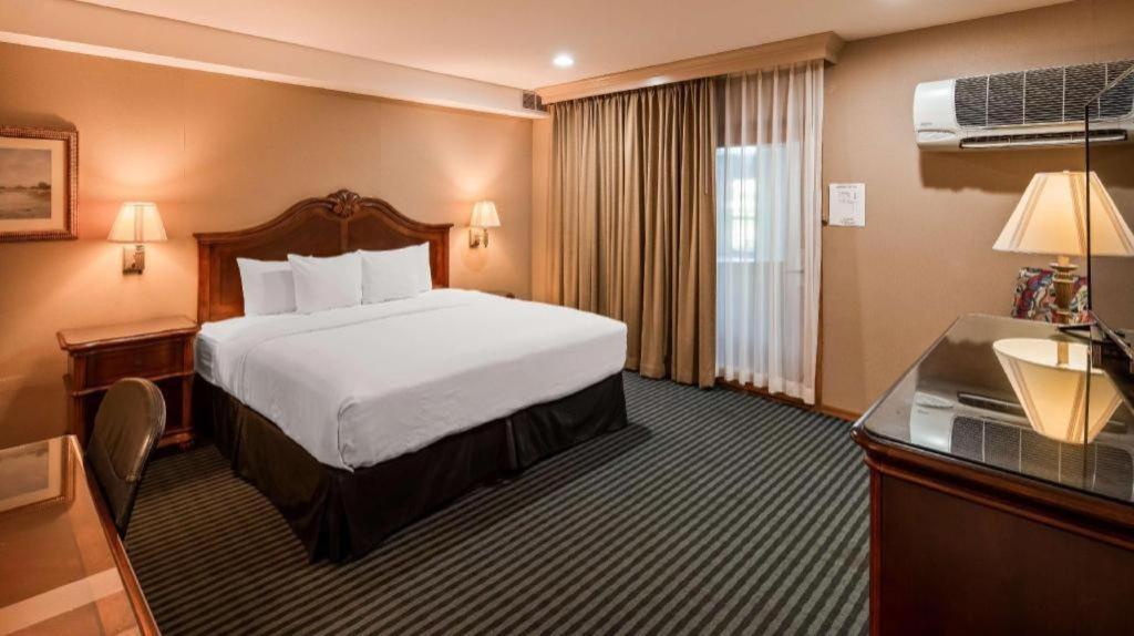 Best Western River Terrace Cheboygan Exteriör bild