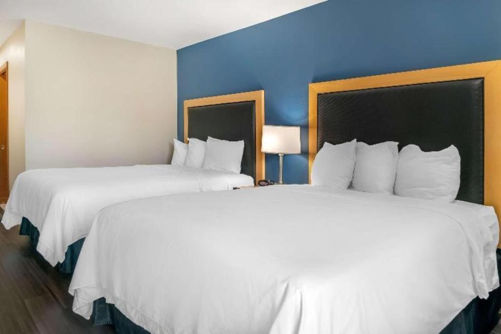 Best Western River Terrace Cheboygan Exteriör bild