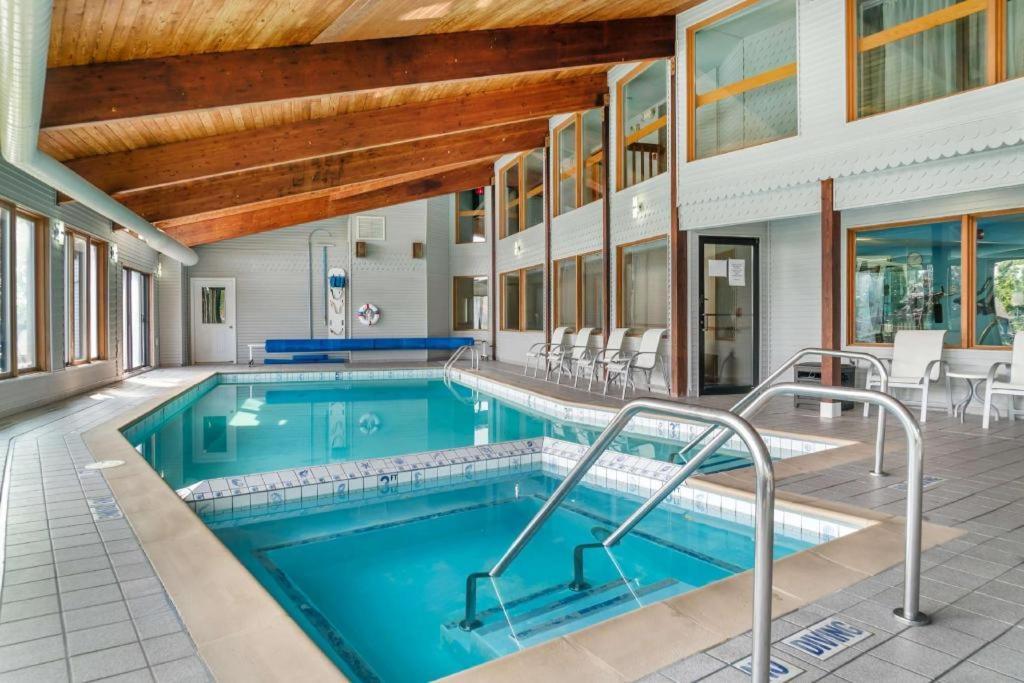 Best Western River Terrace Cheboygan Exteriör bild