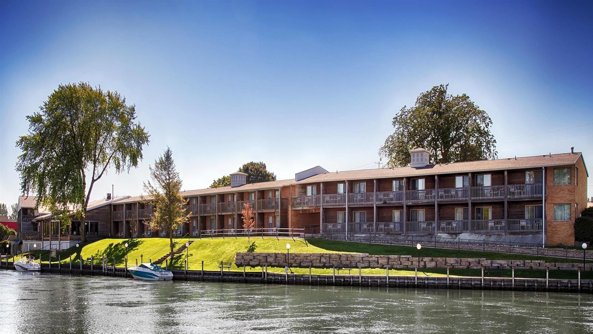 Best Western River Terrace Cheboygan Exteriör bild